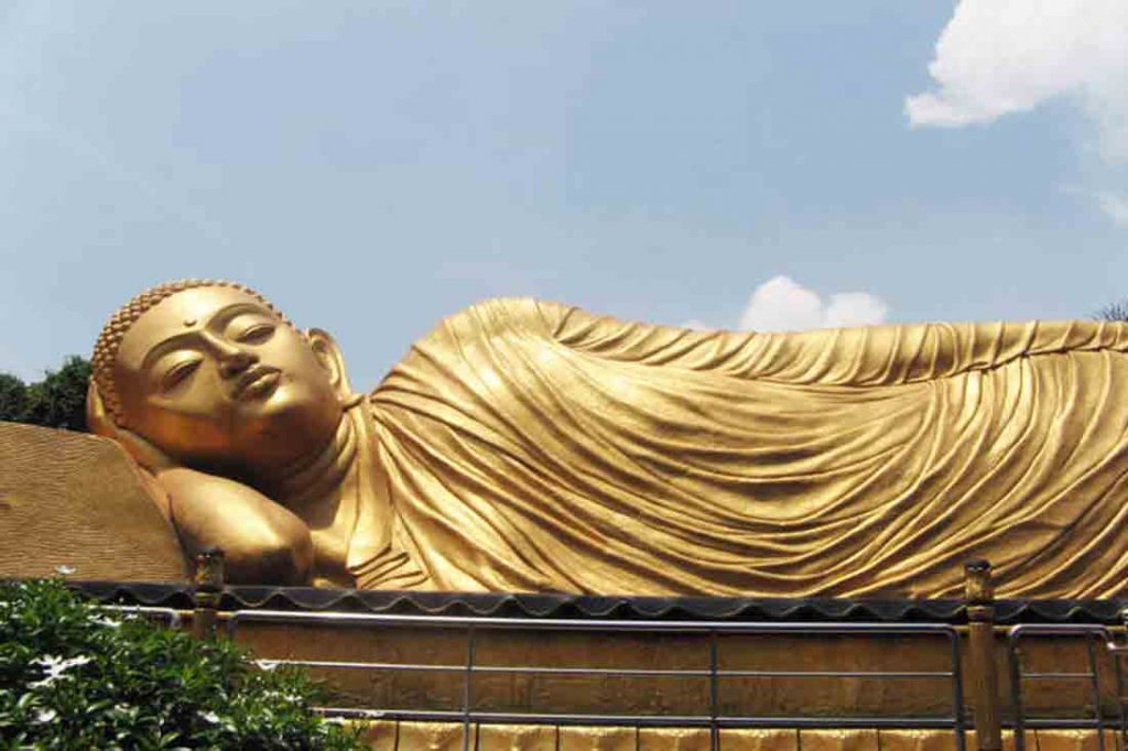 Patung Buddha Tidur