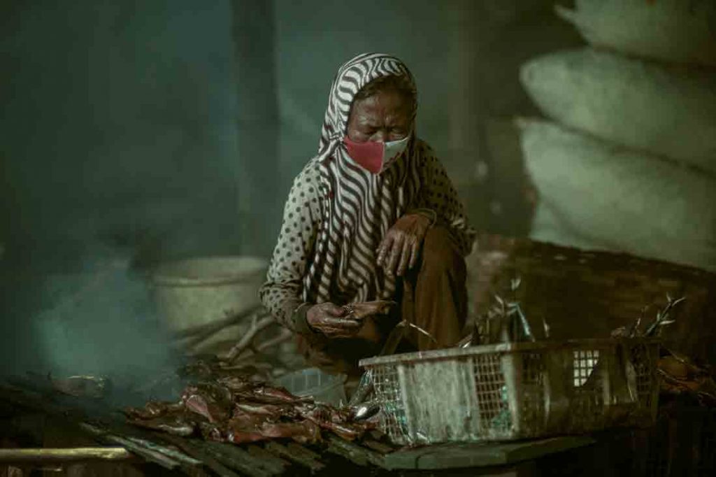 Nafkah dari Ikan Asap