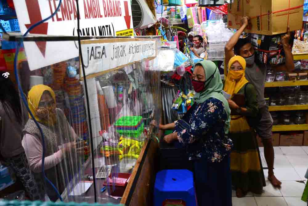 Geliat Pasar Tangguh