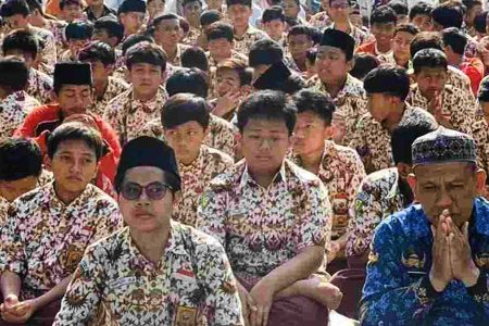 Ratusan Siswa dan Guru SMP Negeri 2 Kota Mojokerto Gelar Shalat Istisqa