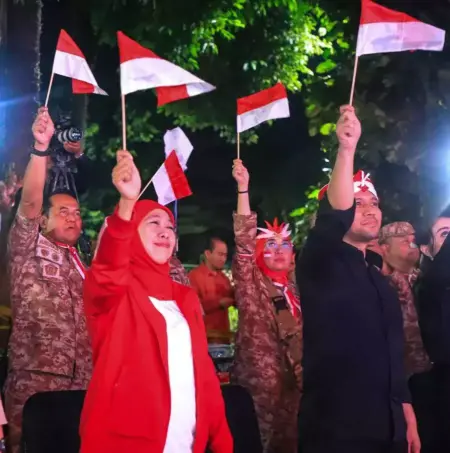 Puluhan Ribu Warga Jatim Rayakan Pesta Rakyat HUT RI ke-80 di Grahadi Gubernur dan Wakil Gubernur Jawa Timur bersama puluhan ribu masyarakat larut dalam kemeriahan Pesta Rakyat 80 Tahun Kemerdekaan Indonesia