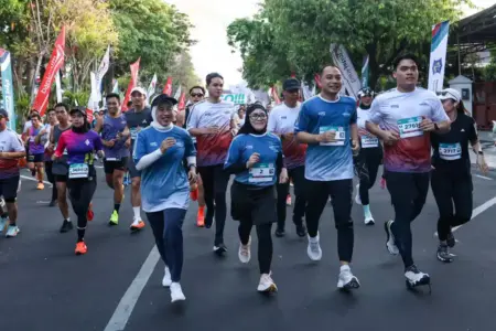 3.000 Pelari Meriahkan JConnect Run Soerabaja 10K, Surabaya Siapkan Rute Lari Hingga Maraton Lebih dari 3.000 pelari ikuti JConnect Run Soerabaja 10K. Pemkot Surabaya siapkan rute lari 5K, 10K, hingga maraton untuk dukung event olahraga.