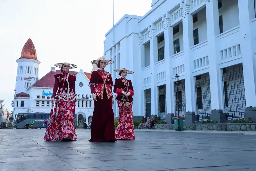 Dekranasda Surabaya dan Gita Orlin tampilkan koleksi batik khas Surabaya di In2MotionFest 2025, Jakarta.