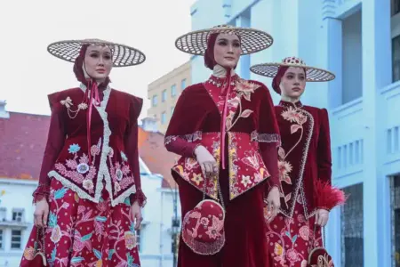 Batik Surabaya Hadir di In2MotionFest 2025 Jakarta Dekranasda Surabaya dan Gita Orlin tampilkan koleksi batik khas Surabaya di In2MotionFest 2025, Jakarta.