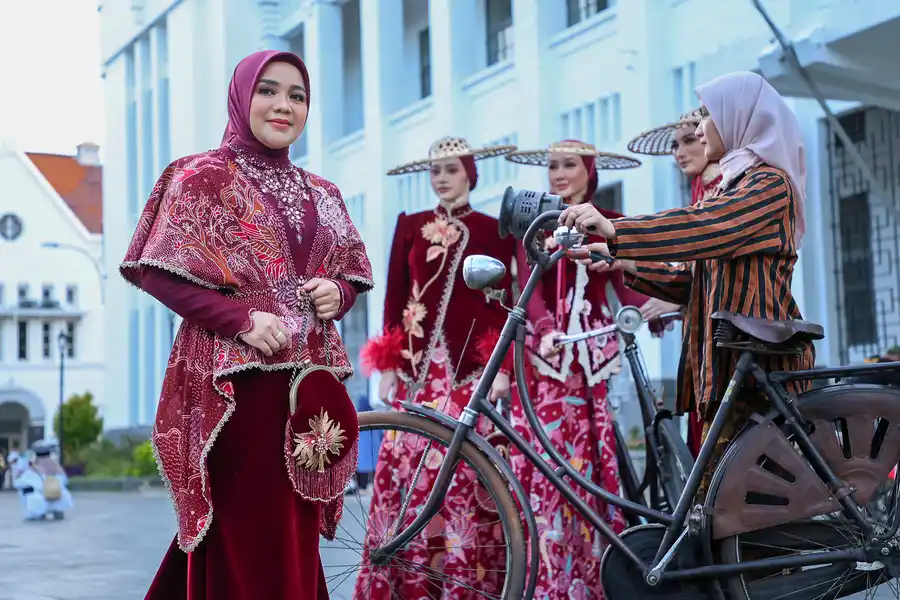 Dekranasda Surabaya dan Gita Orlin tampilkan koleksi batik khas Surabaya di In2MotionFest 2025, Jakarta.