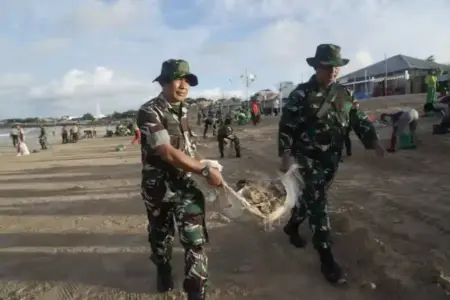 Perang terhadap Sampah, TNI Gelar Aksi Bersih Lingkungan Serentak di Berbagai Daerah Menindaklanjuti arahan Presiden Prabowo, TNI menggelar aksi bersih lingkungan serentak di Bali, Tangerang Selatan, dan Ambon.